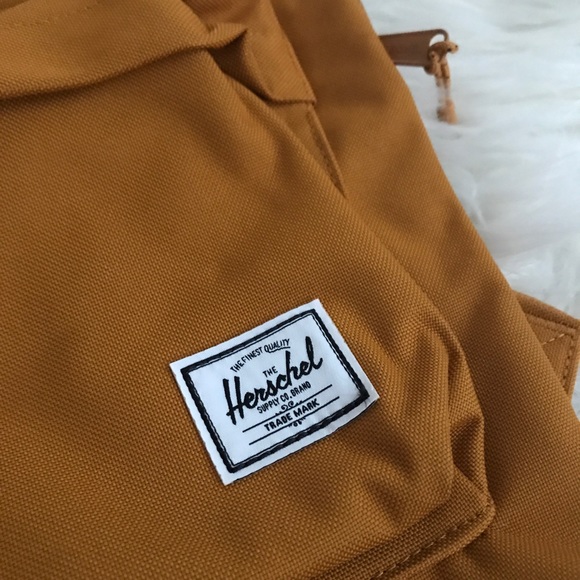 NWT Herschel Classic Backpack 24L - Picture 3 of 5